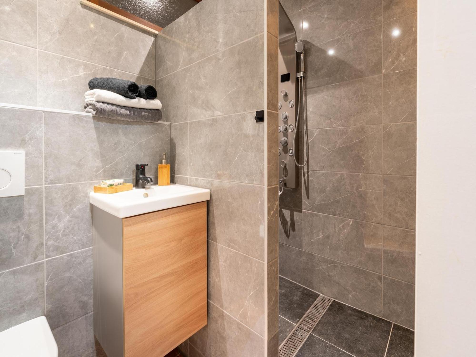 Luxury Apartment In Schin Op Geul With Bubble Bath And Sauna Walem エクステリア 写真