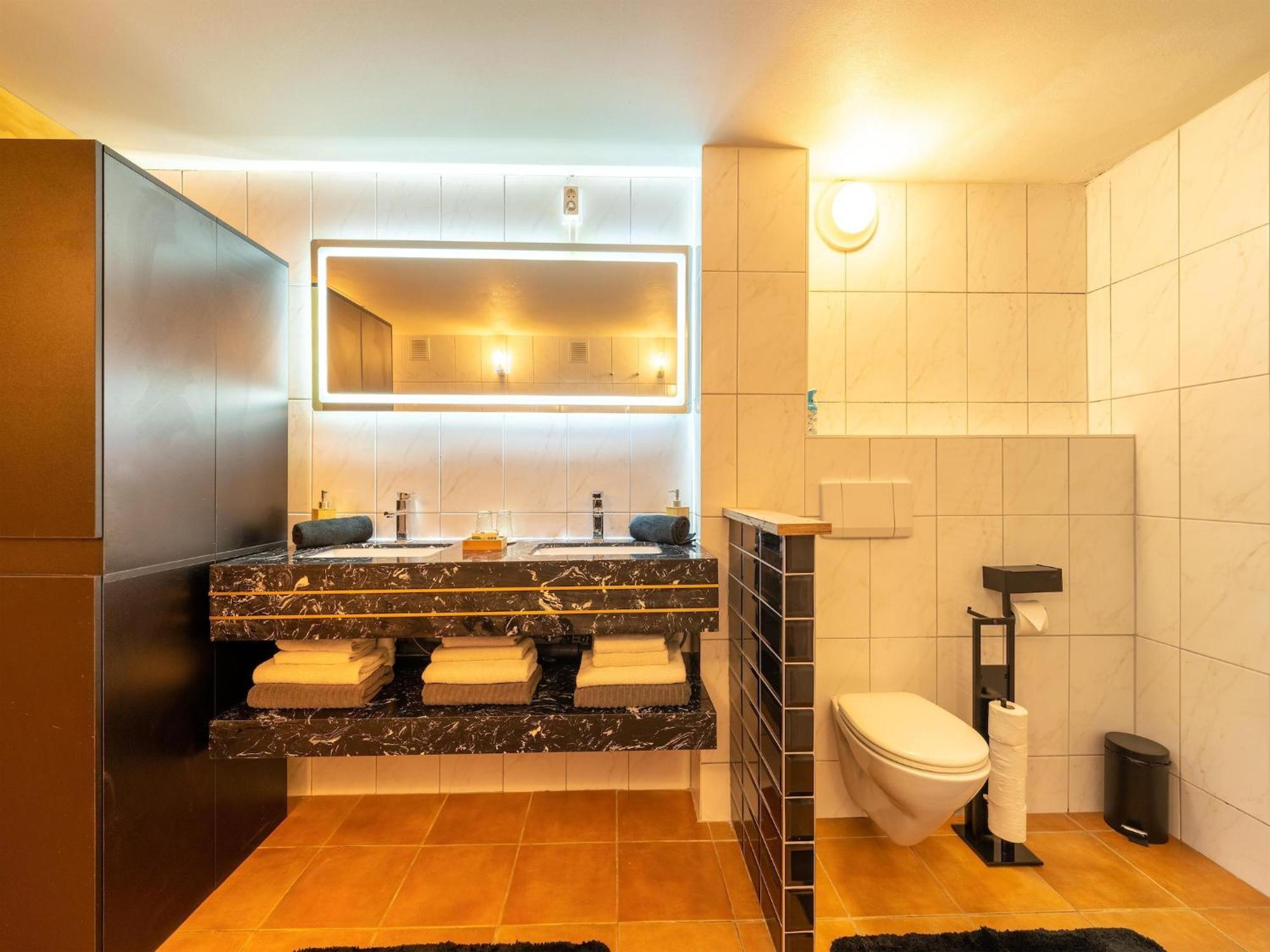 Luxury Apartment In Schin Op Geul With Bubble Bath And Sauna Walem エクステリア 写真